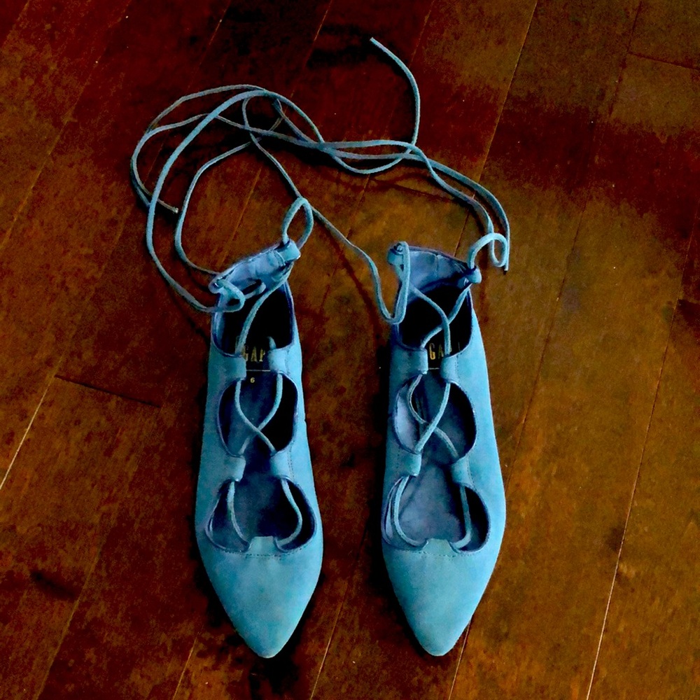 Gap genuine suede lace up flats
